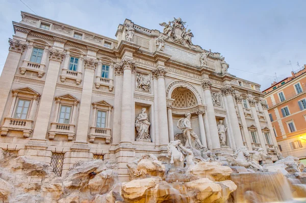 Fontana de Trevi, la fuente barroca en Roma, Italia . — Foto de Stock