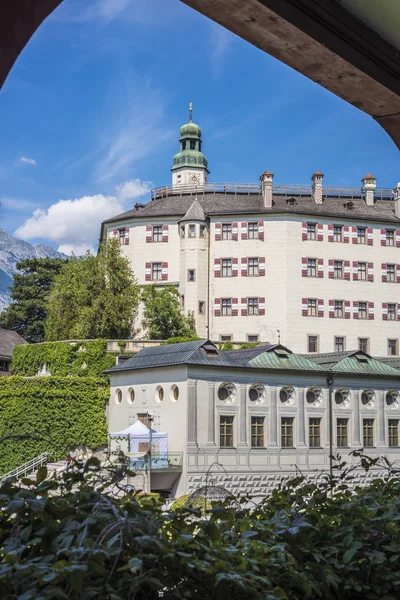 Zámek Ambras u Innsbrucku, Rakousko. — Stock fotografie