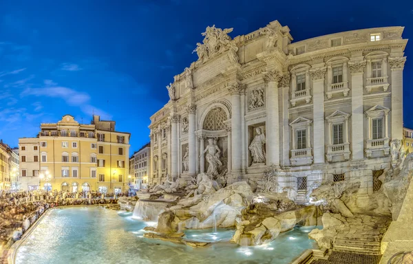 Fonte de Trevi, a fonte barroca em Roma, Itália . — Fotografia de Stock