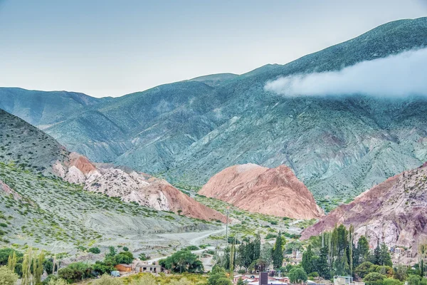 七种颜色在阿根廷胡胡伊山. — 图库照片