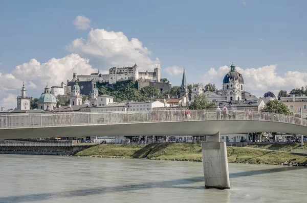 Річки Зальцах на своєму шляху через Зальцбург, Австрія — стокове фото