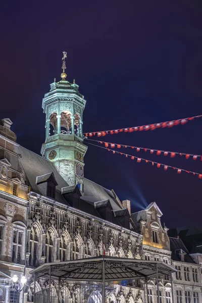 Câmara Municipal na praça central de Mons, Bélgica . — Fotografia de Stock