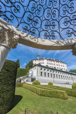 Ambras Kalesi yakınındaki Innsbruck, Avusturya.