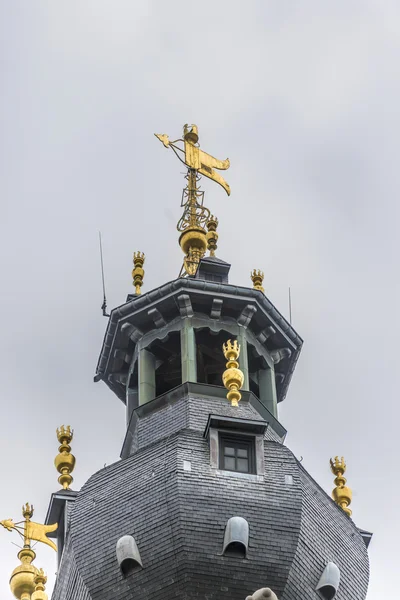 在比利时蒙斯市中心钟楼. — 图库照片