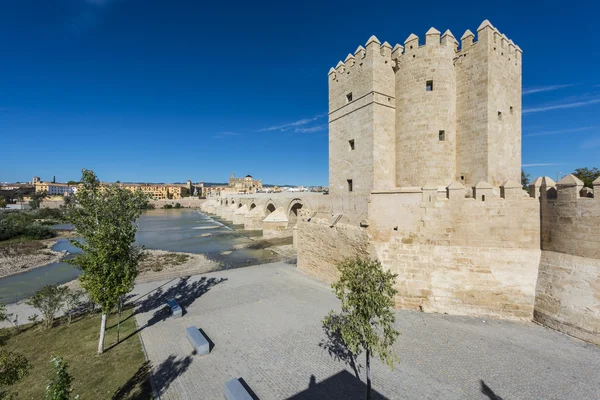 Calahorra věž v cordoba, Andalusie, Španělsko. — Stock fotografie