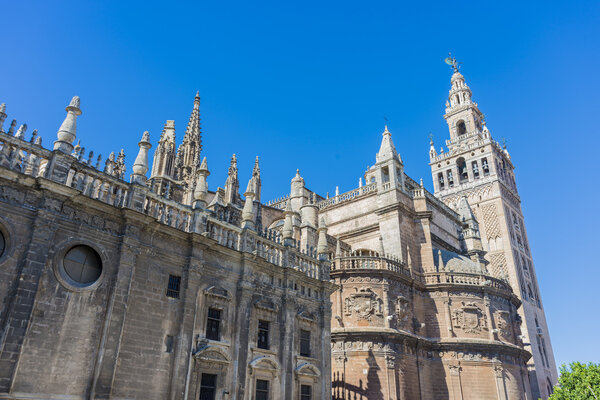 The Giralda (La Giralda), a former minaret converted to a bell tower for the Cathedral of Seville in Seville, Andalusia, Spain.