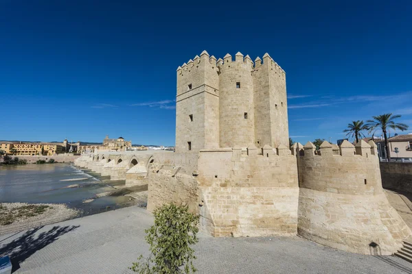 Wieża Calahorra w Kordoba, Andaluzja, Hiszpania. — Zdjęcie stockowe