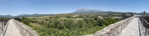 Pyreneeën gezien vanaf Aínsa, Spanje — Stockfoto