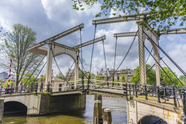 Amsterdam'da, Netherands bir asma köprü.