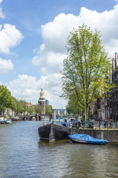 Torre Montelbaanstoren em Amsterdã, Países Baixos . — Fotografia de Stock