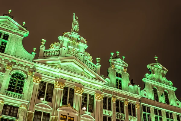 Guildhalls en Grand Place en Bruselas, Bélgica . — Foto de Stock