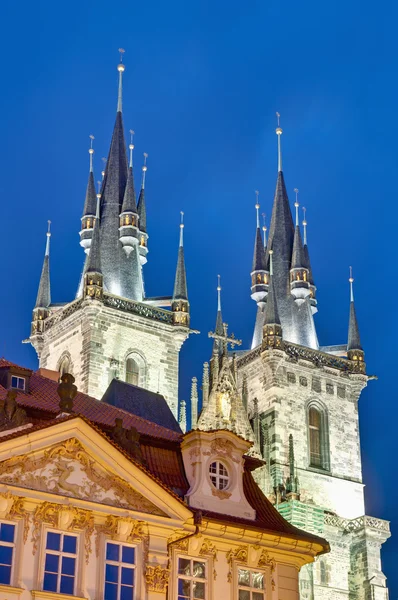 Nuestra Señora Ante la Iglesia de Tyn — Foto de Stock