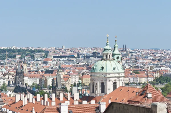 Aziz Nikolaos Kilisesi Prag zirvesinde — Stok fotoğraf