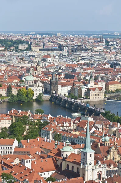 プラハ城からカレル橋 — ストック写真