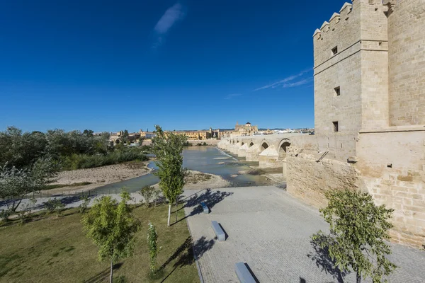 Calahorra věž v cordoba, Andalusie, Španělsko. — Stock fotografie