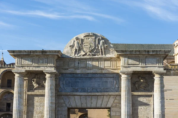 Porta da ponte romana em Cordoba, Andaluzia, Espanha . — Fotografia de Stock