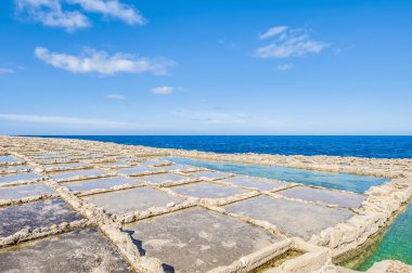 gozo, malta, qbajjar yakın tuz tava.