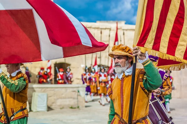 I guardia parad vid st. Jonh s kavaljer i Birgu, malta. — Stockfoto