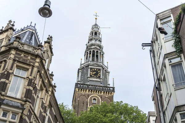 Oude Kerk (oude kerk) in Amsterdam, Nederland. — Stockfoto