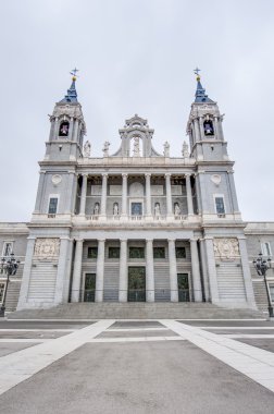 Madrid, İspanya 'daki Almudena Katedrali.