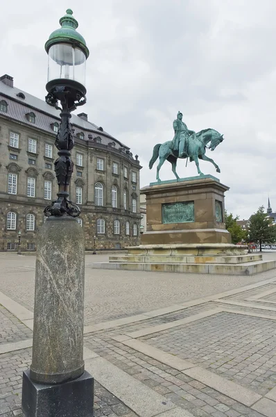 Folkets Estátua iluminada em Copenhaga — Fotografia de Stock