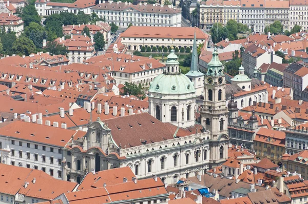 Aziz Nikolaos Kilisesi Prag zirvesinde — Stok fotoğraf