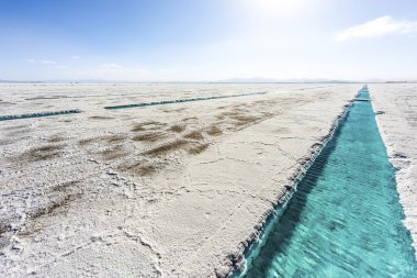 salinas grandes jujuy, Arjantin üzerinde su havuzu.