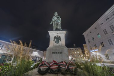 Mozart heykel Mozart Meydanı (Mozartplatz) Salzburg, Avusturya