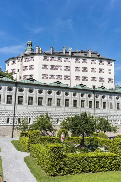 Zámek Ambras u Innsbrucku, Rakousko. — Stock fotografie