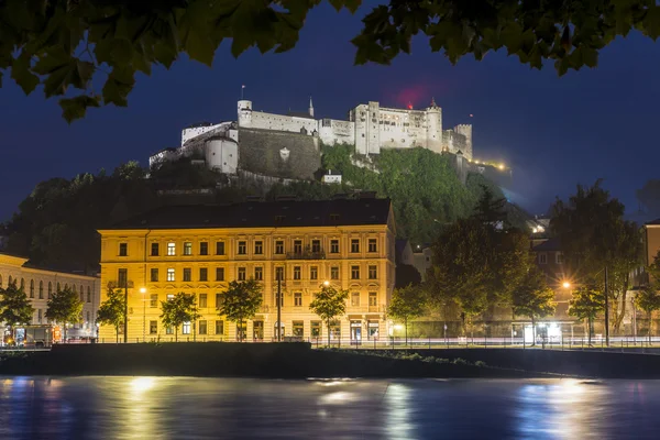 Rzeki Salzach na jego drodze salzburg, austria — Zdjęcie stockowe