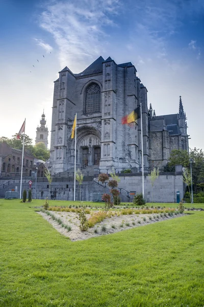 モンス、ベルギーの聖 waltrude 教会. — ストック写真