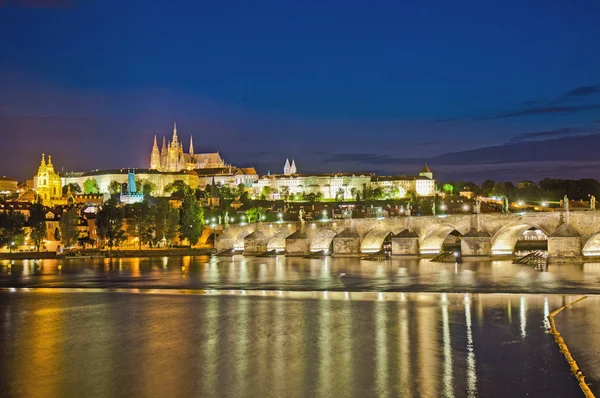 Prags slott och floden Vltava — Stockfoto
