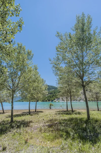 Mediano reservoir op Huesca, Spanje — Stockfoto