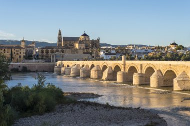 Cordoba, Andalusia, Güney İspanya Roma köprüsü.