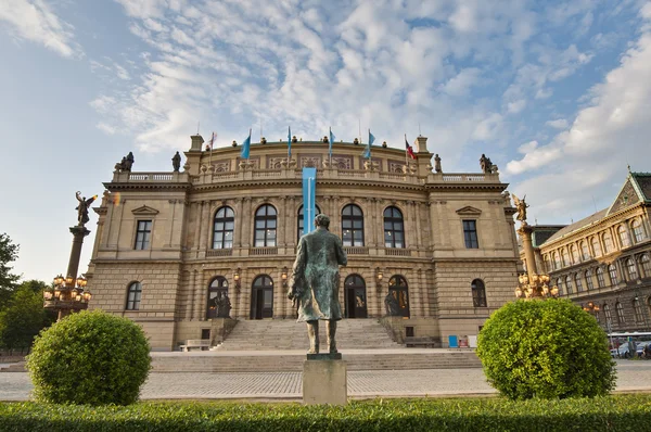 Здание неоренессанса Rudolfinum — стоковое фото