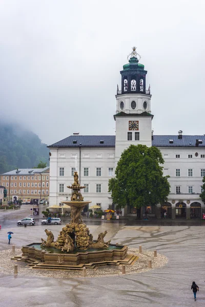 Residenzbrunnen fontanna na Residenzplatz w Salzburg, Austria — Zdjęcie stockowe
