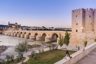 Cordoba, Andalusia, Güney İspanya Roma köprüsü.