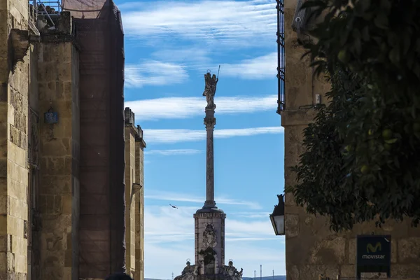 Statua San Raffaello Trionfo a Cordova, Spagna . — Foto Stock