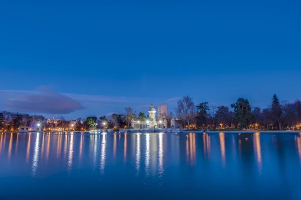 A nagy tó, a Retiro Park, Madrid, Spanyolország. — Stock Fotó