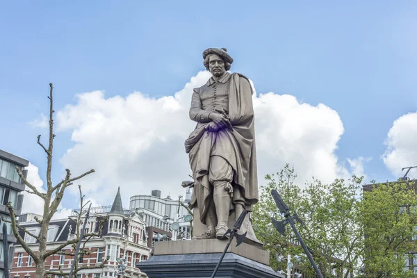 Estátua de Rembrandt em Amsterdam, Países Baixos — Fotografia de Stock