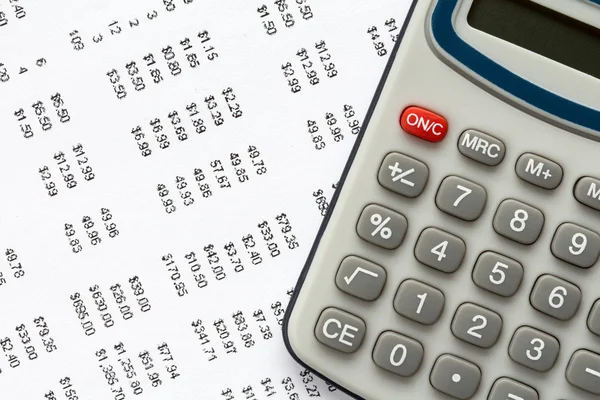 Zbliżenie: kalkulator na sprawozdanie finansowe — Zdjęcie stockowe