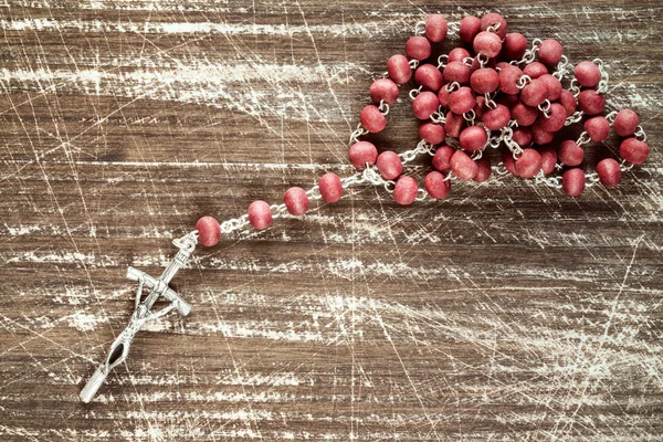 Old wooden background and rosary — Stock Photo, Image