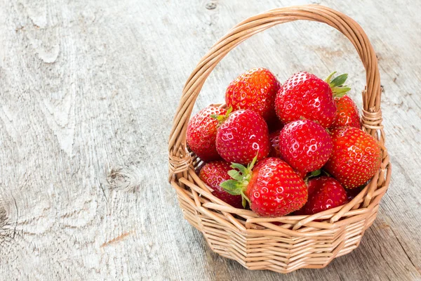 Wicker basket full of strawberries — Stock Photo, Image