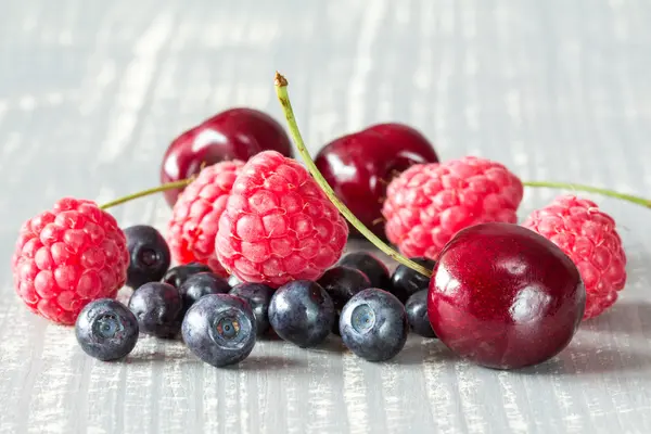 Haufen von Sommerbeeren — Stockfoto