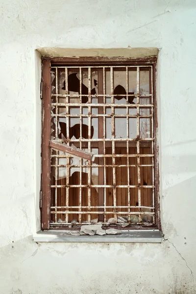 Παλιά σπασμένο παράθυρο — Φωτογραφία Αρχείου