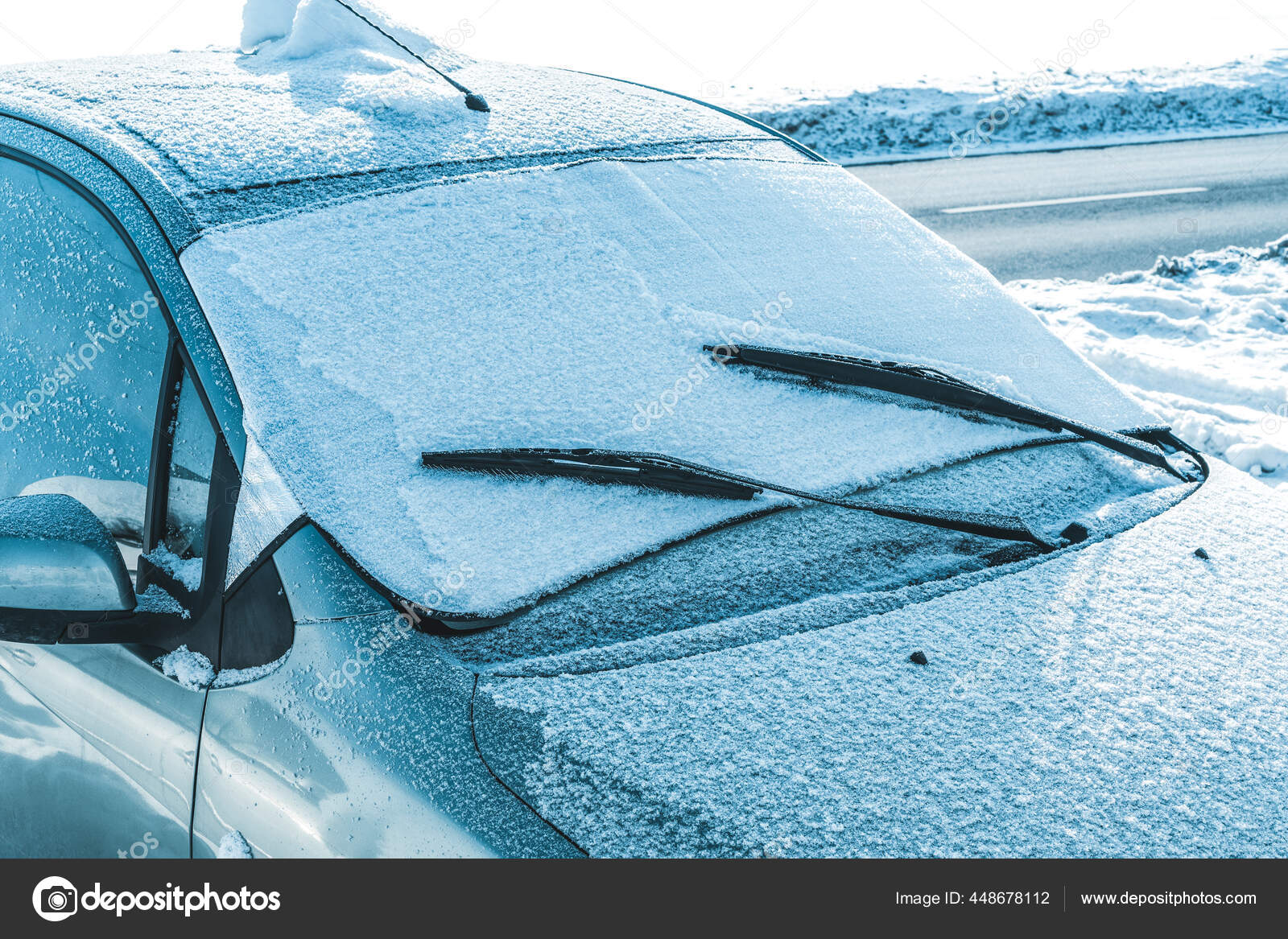 Frosted Windshield Car Winter Morning Protective Mat Does Protect Frost  Stock Photo by ©grapix 448678112