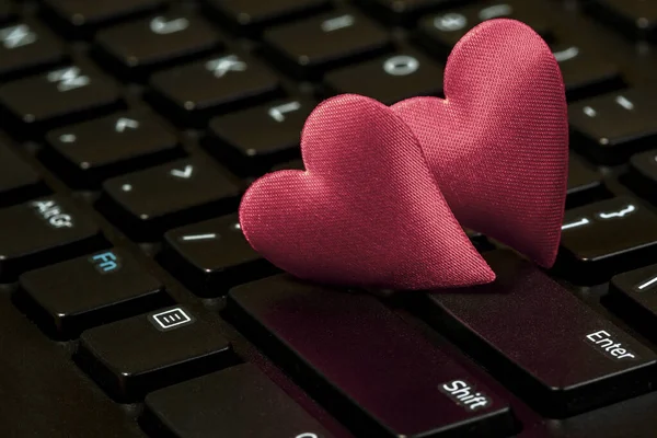 Two Hearts Black Computer Keyboard Internet Dating Concept Royalty Free Stock Photos