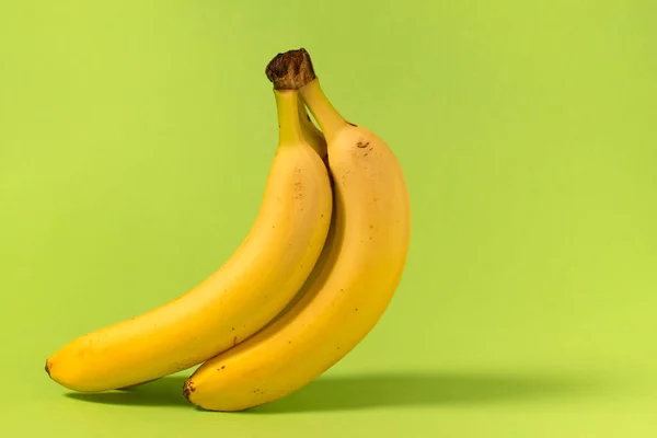 Banana Bunch Stands Green Background Copy Space — Stock Photo, Image