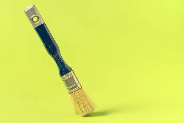Paint Brush Stands Green Background Copy Space — Stock Photo, Image