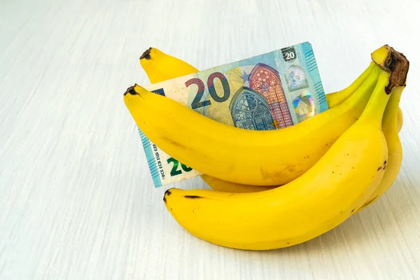 Bündel Reifer Bananen Mit Euro Währung Konzeptionelles Image — Stockfoto